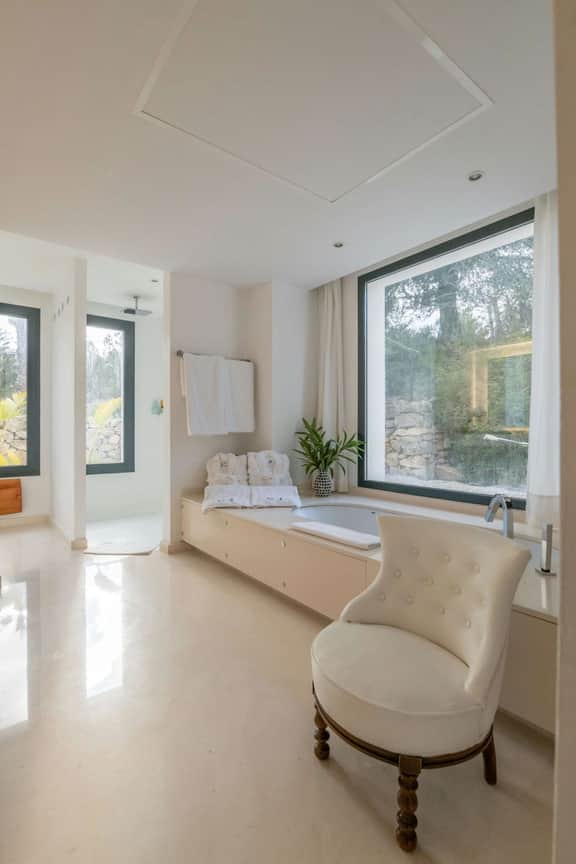 Premium Villa With Private Gated Grounds