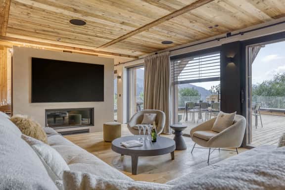 Cozy Alpine Retreat With Mountain Comfort