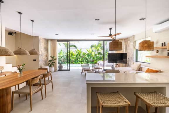 Elegant Escape With Private Swimming Pool - Image 2