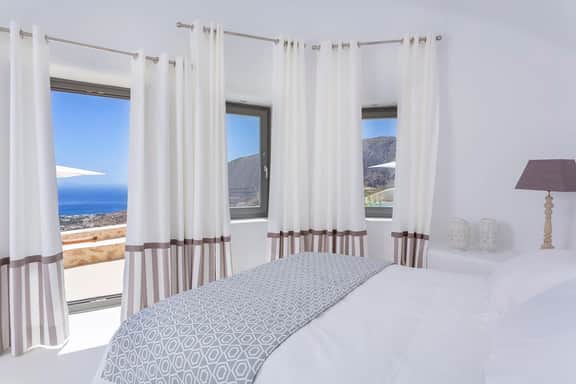 Luxury 5BR Santorini Villa with Infinity Pool - Image 3