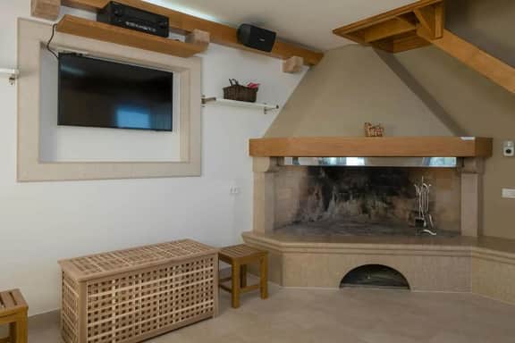 Family Villa With Adriatic Sea Views - Image 2