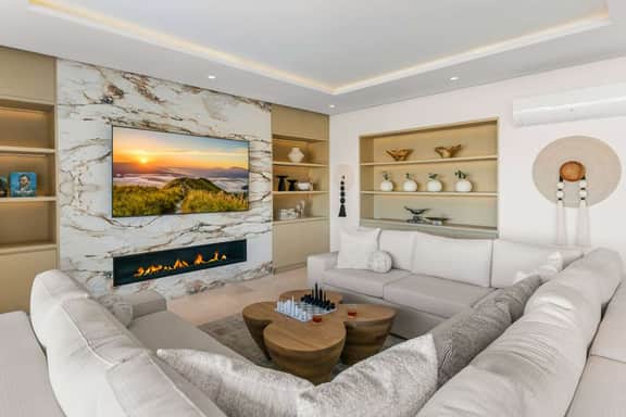 Spacious Luxury Villa With Eight Suites - Image 2