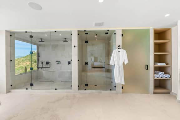Spacious Luxury Villa With Eight Suites - Image 5