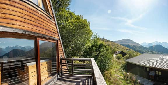 Cozy Chalet With Breathtaking Mountain Views - Image 4
