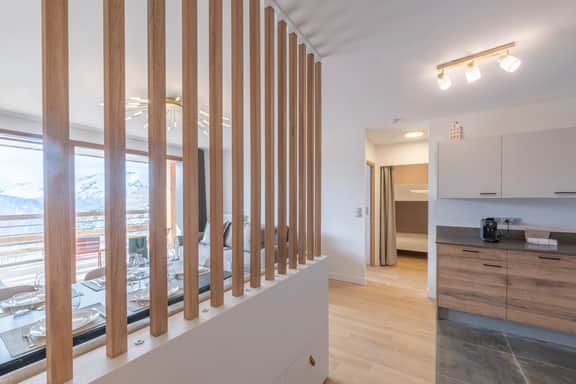 Bright Apartment With Breathtaking Mountain Views - Image 5
