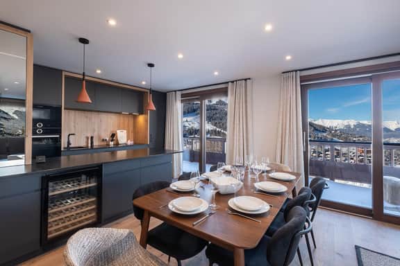 A Refined Four-bedroom Mountain Escape - Image 4
