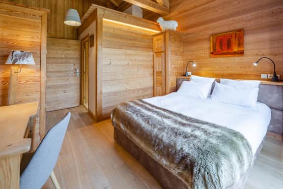 Mountain Retreat With Sauna and Jacuzzi - Image 2