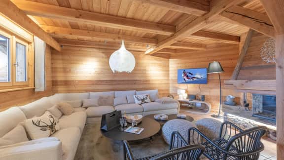 Mountain Retreat With Sauna and Jacuzzi - Image 4