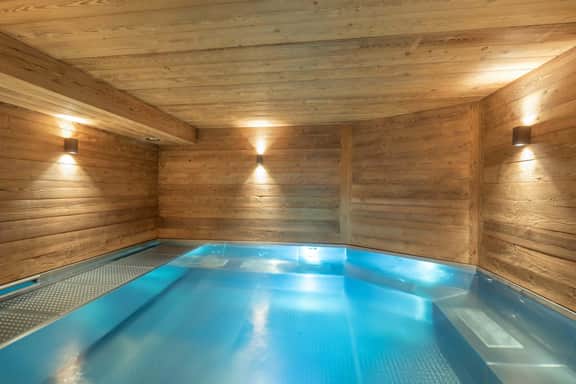 Five Star Retreat With Direct Ski - Image 4