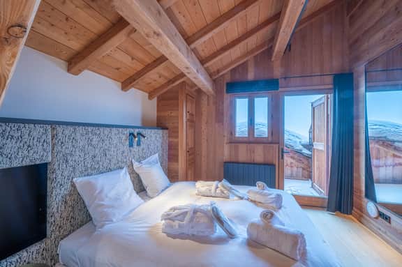 Five-bedroom Chalet at Slopes Foot - Image 2