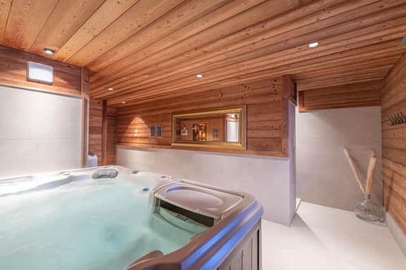 Five-bedroom Chalet at Slopes Foot - Image 3