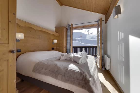 Pedestrian Resort Retreat Facing Mont Blanc - Image 2