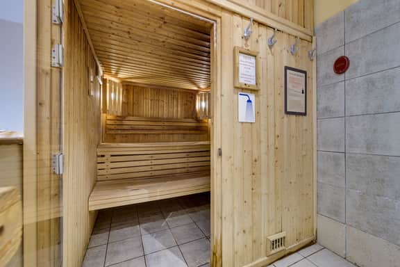 Pedestrian Resort Retreat Facing Mont Blanc - Image 4
