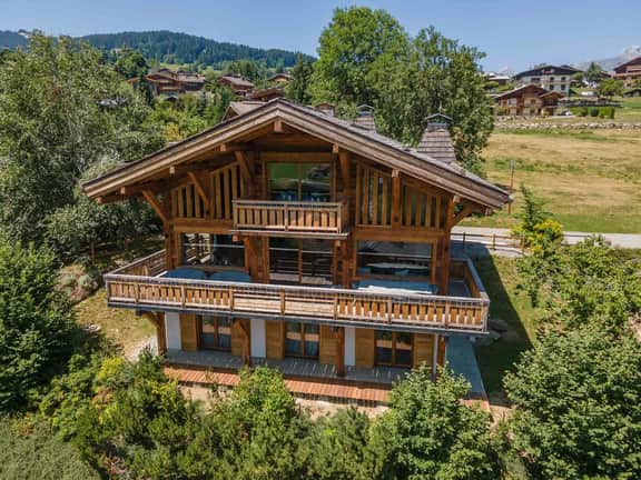 Beautiful Megève Chalet With Mountain Views - Image 2