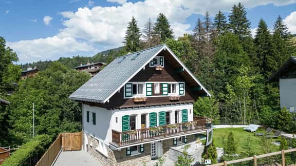 Sophisticated Chalet With Five Private Ensuites - Image 2