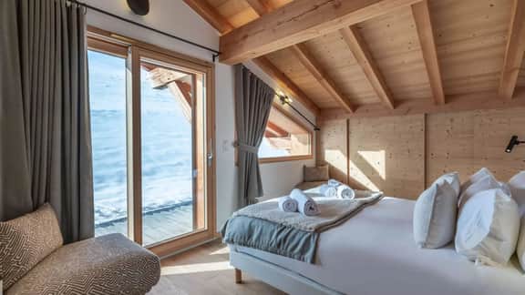 Stunning Montblanc Chalet Near Ski Slopes - Image 2