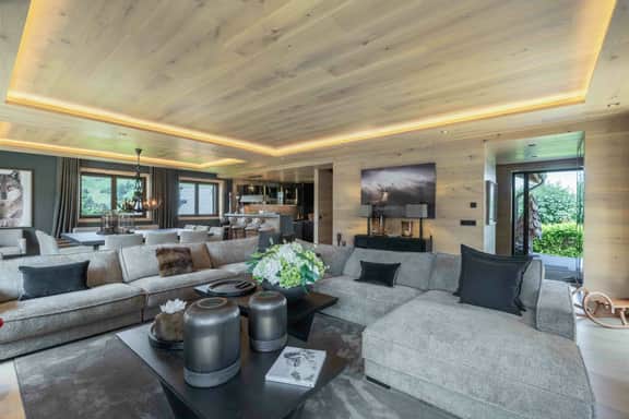 Spacious Chalet With Fire Pit and Jacuzzi - Image 4