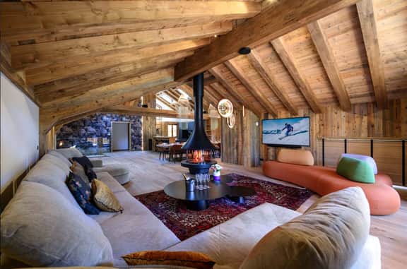 Exceptional Ski-In Ski-Out Mountain Retreat - Image 2