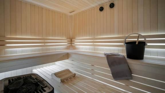 Spacious Triplex With Sauna and SPA - Image 3