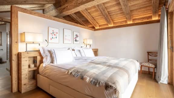 Spacious Verbier Chalet With Outdoor Hottub - Image 2