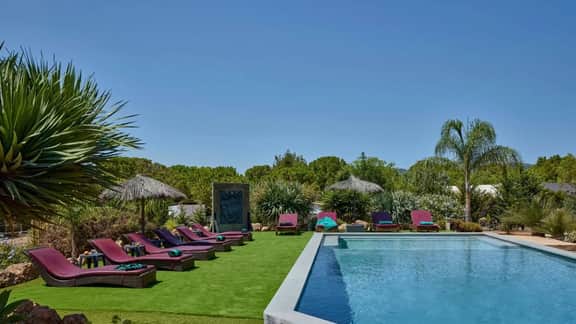 Elegant Designer Villa With Private Pool - Image 4