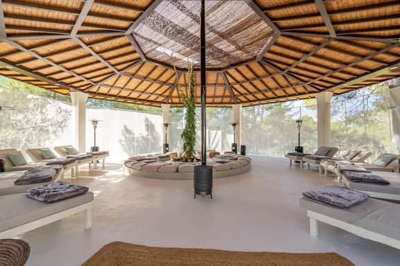 Elegant Rural Villa With Scenic Views - Image 2