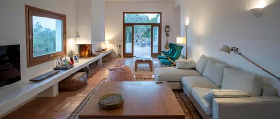 Sea View Villa With Four Bedrooms - Image 2