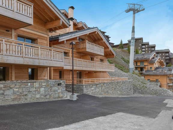 Cozy Méribel Apartment With Private Balcony - Image 4