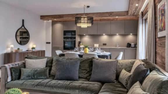 Stylish Six Guest Apartment Near Slopes - Image 5