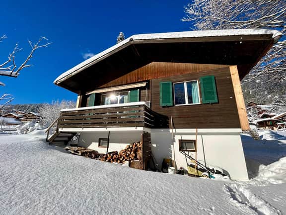 Charming Alpine Chalet in Rougemont - Image 2