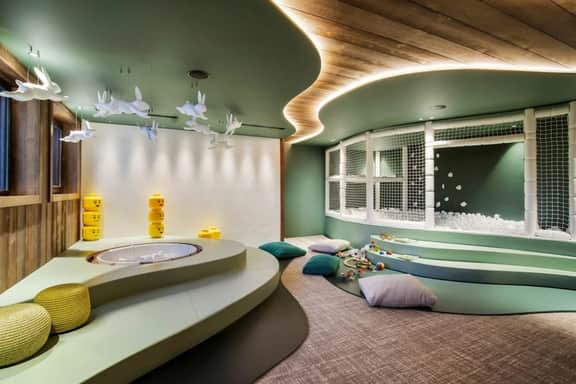 Luxury 3 Bedroom Apartment Near Courchevel Slopes - Image 2