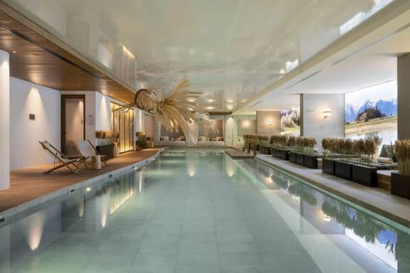 Spacious 3BR Alpine Retreat with Wellness - Image 2