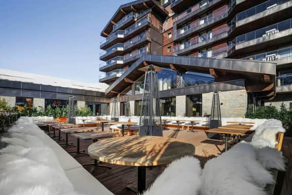 Spacious 3BR Alpine Retreat with Wellness - Image 5
