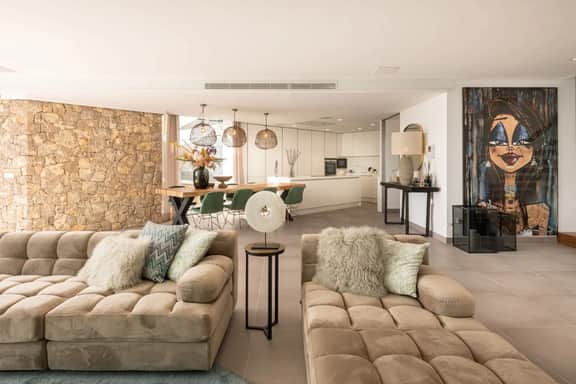 Stylish Villa With Talamanca Bay Views - Image 2