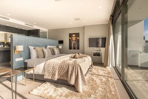 Stylish Villa With Talamanca Bay Views - Image 3