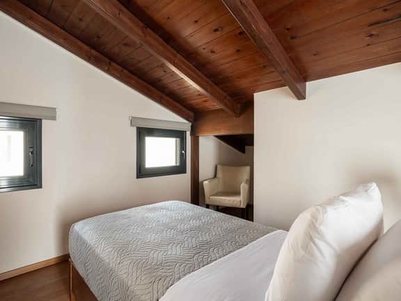 Stylish Villa With Sea View Balcony - Image 2