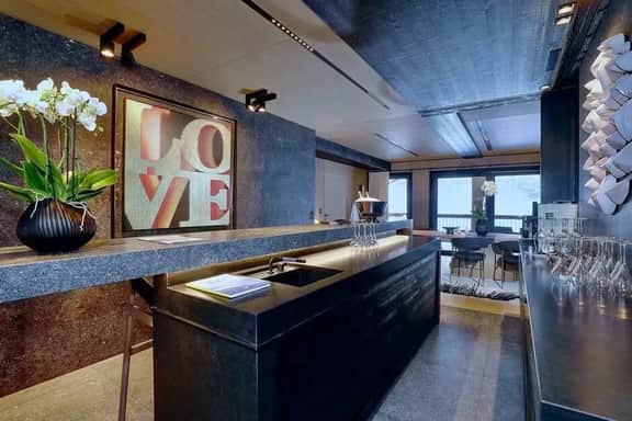 Elegant Alpine Penthouse With Mountain Views - Image 5