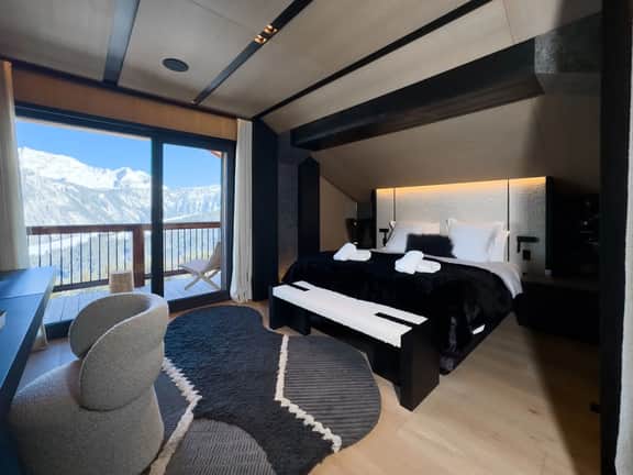 Elegant Alpine Penthouse With Mountain Views - Image 3