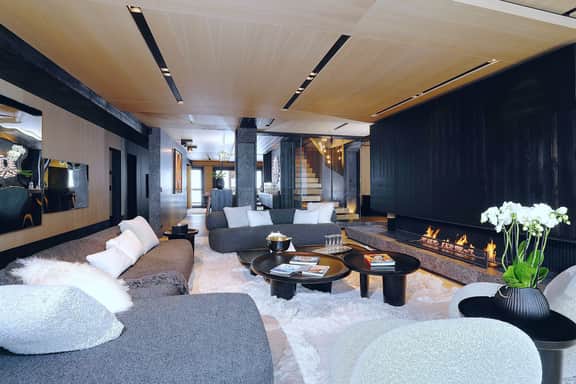 Elegant Alpine Penthouse With Mountain Views - Image 2