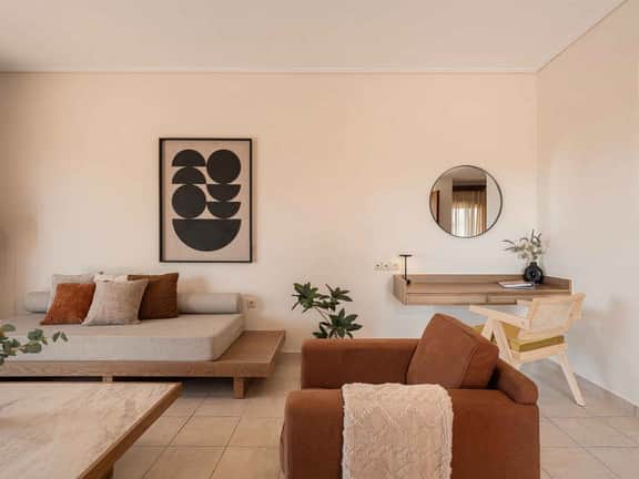 Bright Coastal Retreat With Stunning Views - Image 3