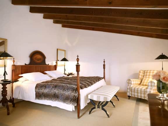 Stunning Castle Retreat With Private Pool - Image 3