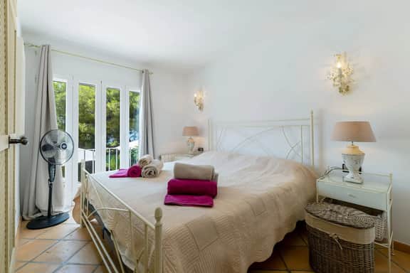 Elegant Coastal Escape Overlooking Port Andratx - Image 3
