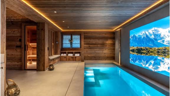 Elegant Ski Chalet with Mountain Views - Image 4