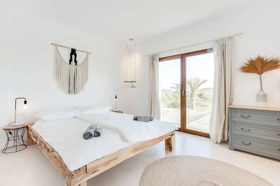 Peaceful Garden Retreat With Swimming Pool - Image 3