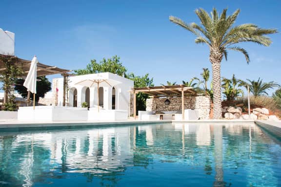 Peaceful Garden Retreat With Swimming Pool - Image 4