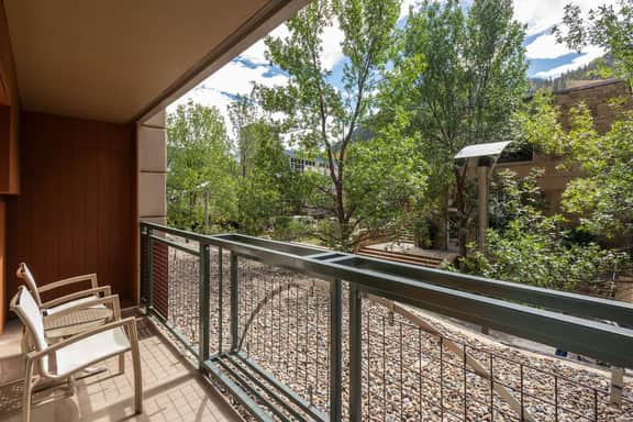 Aspen Mountain Condo With Private Balcony - Image 4