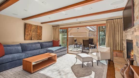 Open Plan Living With Outdoor Patio - Image 2