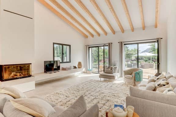 Charming Countryside Retreat With Private Pool - Image 2