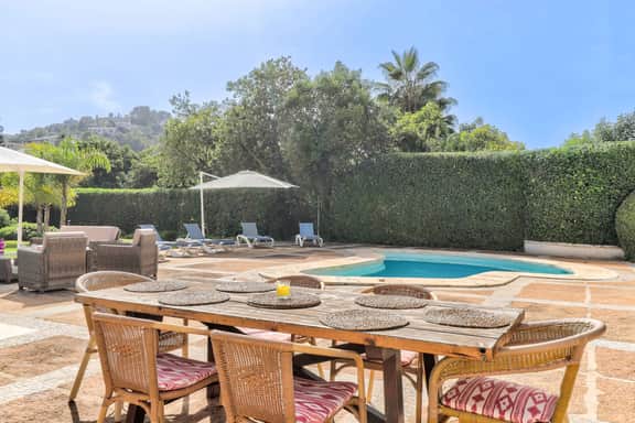 Charming Countryside Retreat With Private Pool - Image 4