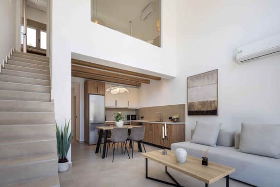 Modern Mountain Retreat With Private Pool - Image 5